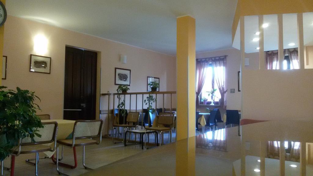 Cerrutihotel Vercelli Luaran gambar