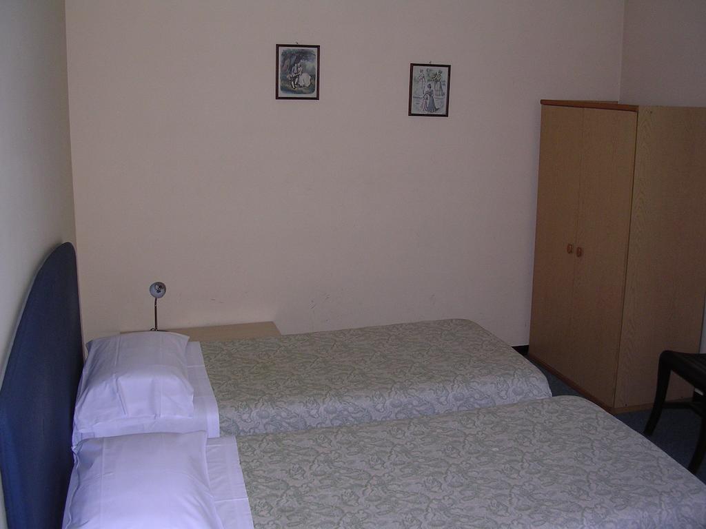 Cerrutihotel Vercelli Bilik gambar
